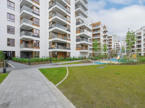 Apartment With Parking by Renters