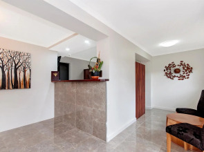 Waves Motel and Apartments