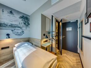 Schulz Hotel Berlin Wall at the East Side Gallery