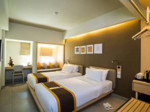 Отель Sevn Legian