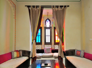Jyoti Mahal A Royal Heritage Hotel - 5 Mins from New Delhi Railway station & 2Mins From Metro