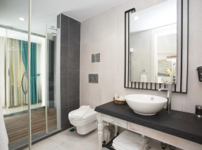 Dedeminn Marina Hotel