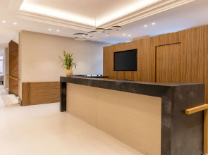 Отель Apollinaire Nice