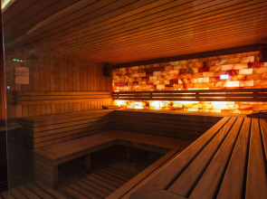 Отель Hollywoodland Wellness & Aquapark