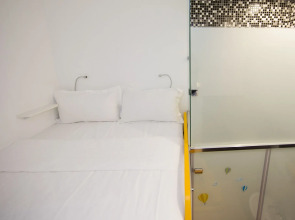 SleepBox Hotel - Ximen