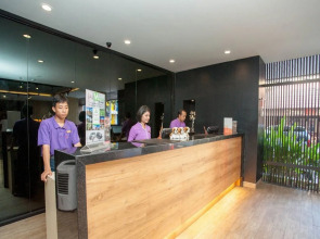 Отель Sevn Legian