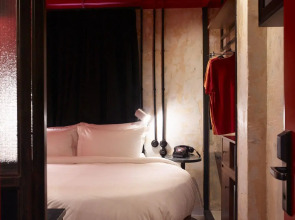 Dave Red Athens Hotel