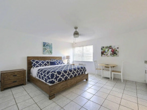 Sea Beach Plaza - Near Jungle Queen Riverboat