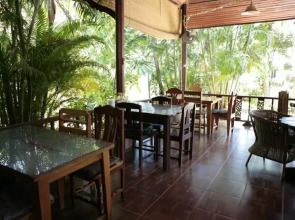 Jungle Hut Bungalows & Hotel