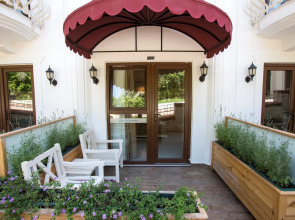 S3 Orange Exclusive Hotel