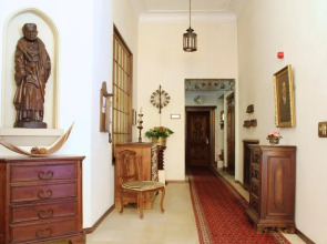 International au Lac Historic Lakeside Hotel