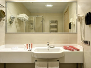 iQ Hotel Roma