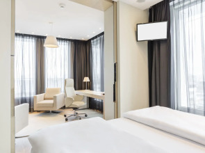 Sound Garden Hotel Airport