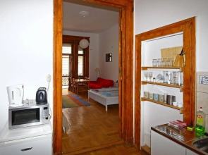 Pal's Hostel & Apartments