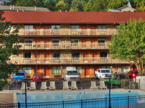 Crossroads Inn & Suites