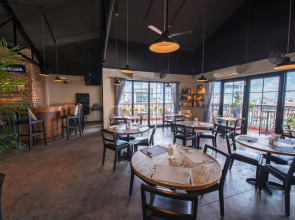 The Alcove Library Hotel