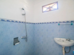 RedDoorz near Pantai Boom