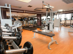 Апартаменты Omni Tower Direct Rooms Sukhumvit Soi 4