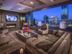 One King West Hotel & Residence