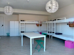 Meet Gardalake Hostel