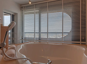 Leonardo Hotel IJmuiden Seaport Beach