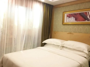 Baiyun Lakeside Hotel