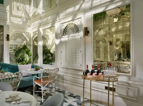 100 Queen's Gate Hotel London Kensington, Curio Collection by Hilton