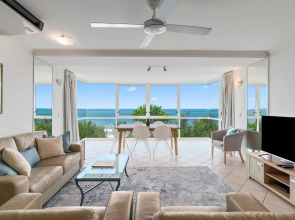 84 The Spit Holiday Apartments