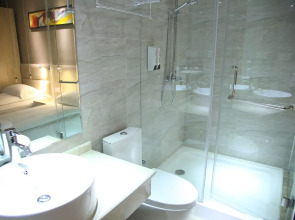 Fish Inn East Nanjing Road