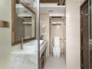 Отель Samann Grand