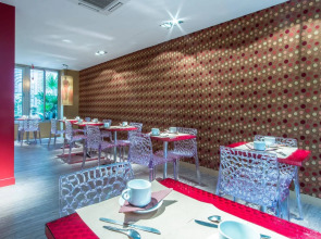 Posy Hotel by Happyculture