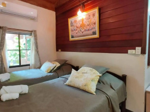 Kaengkrachan Boathouse Paradise Resort