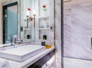 Отель Caravelle Saigon