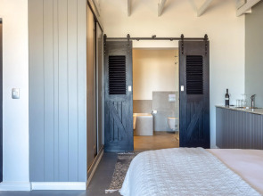 Whale Rock Luxury Lodge