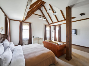 Ambassadori Kachreti Hotel & Golf Resort