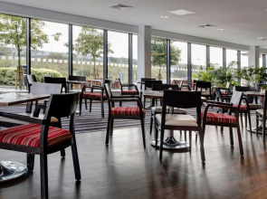 Holiday Inn London - Luton Airport by IHG