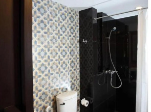 Rambuttri Village Inn & Plaza