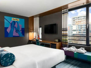 Отель Aloft Brussels Schuman