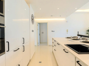 HiGuests - The Marina Torch