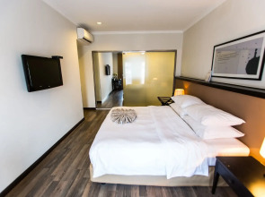 The Alcove Library Hotel