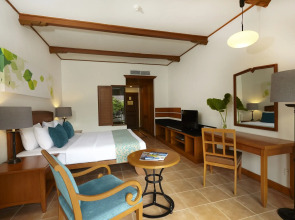 Woodlands Hotel & Resort