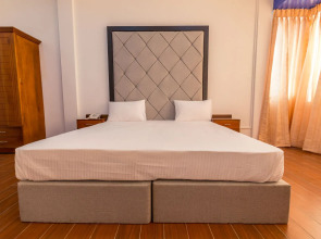 Metro Port City Hotel