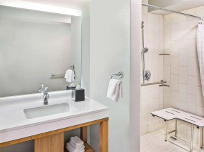 Hyatt Place Waikiki Beach