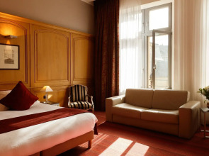 Hotel de Bourgtheroulde, Autograph Collection