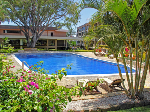 Irazu Hotel & Studios