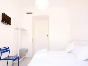 Hostal Express by gaiarooms