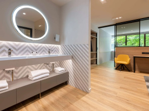 Suites Plaza Hotel & Wellness