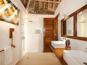 Shanuo Beach Bungalows