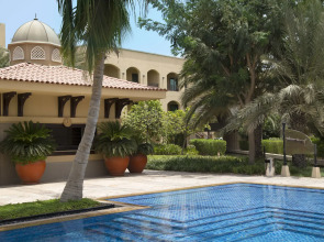 Shangri-La Hotel Apartments Qaryat Al Beri