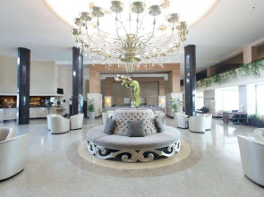 Sherry Frontenac Oceanfront Hotel